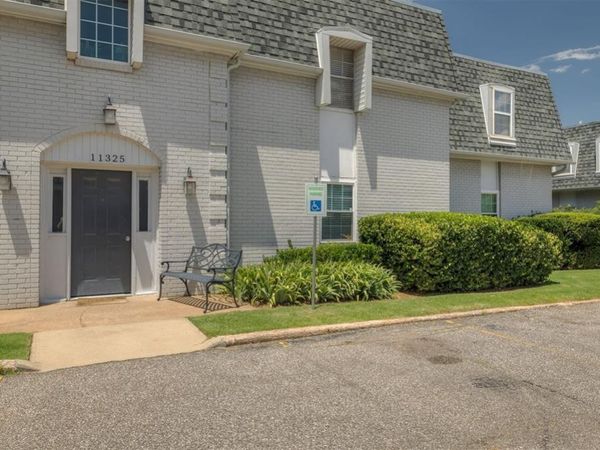 11325 N May Avenue, Unit D, Edmond, OK 73120