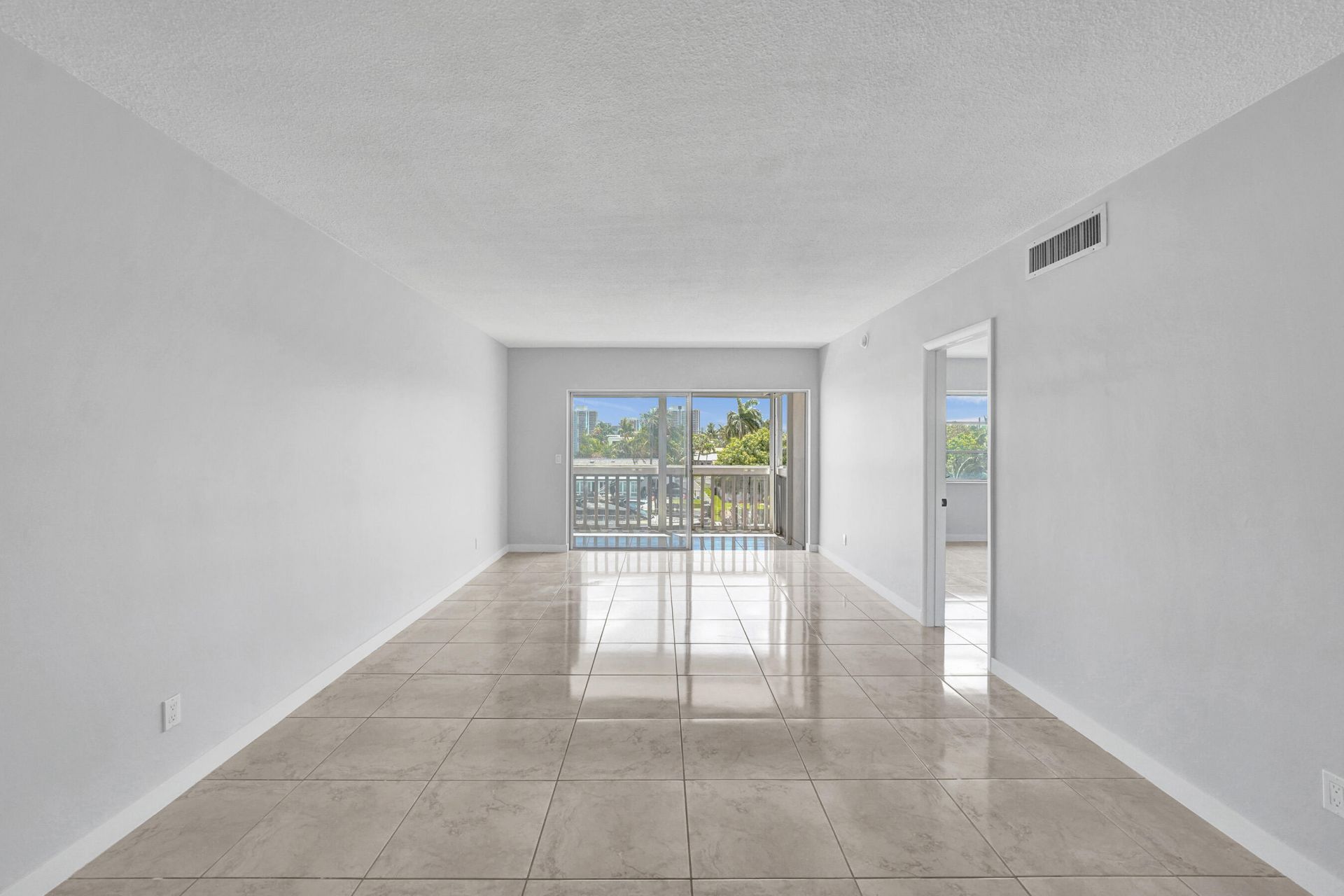 455 Paradise Isle Boulevard, Unit 305, Hallandale Beach, FL 33009 Photo