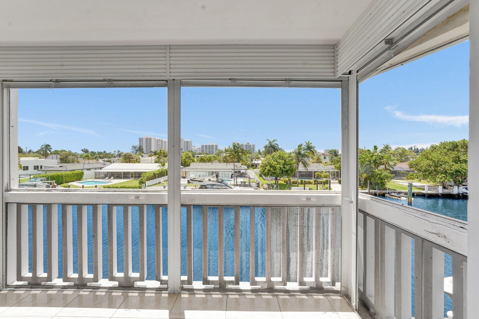 455 Paradise Isle Boulevard, Unit 305, Hallandale Beach, FL 33009 Photo