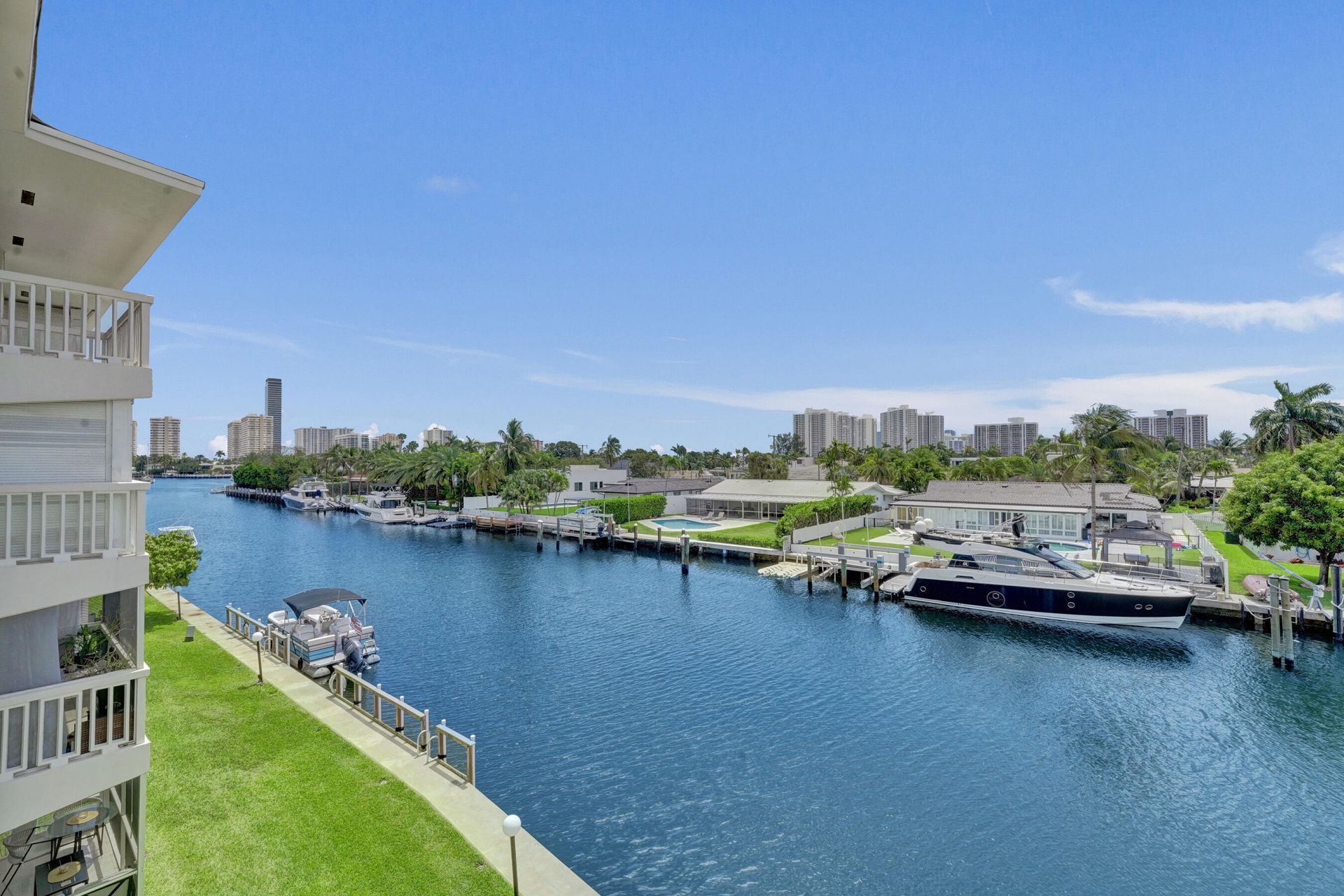 455 Paradise Isle Boulevard, Unit 305, Hallandale Beach, FL 33009 Photo