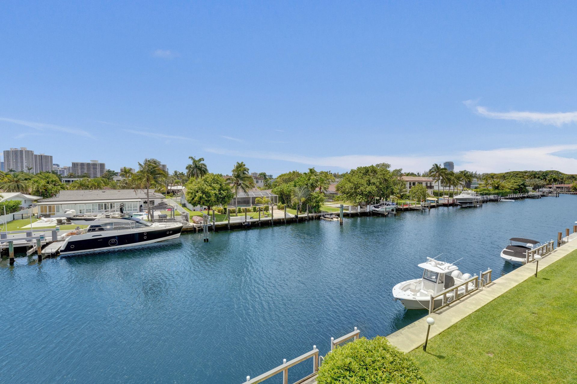 455 Paradise Isle Boulevard, Unit 305, Hallandale Beach, FL 33009 Photo
