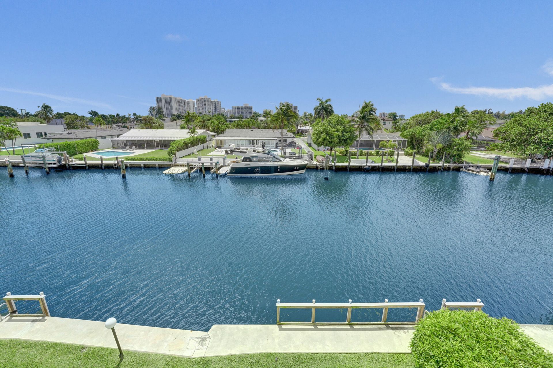 455 Paradise Isle Boulevard, Unit 305, Hallandale Beach, FL 33009 Photo