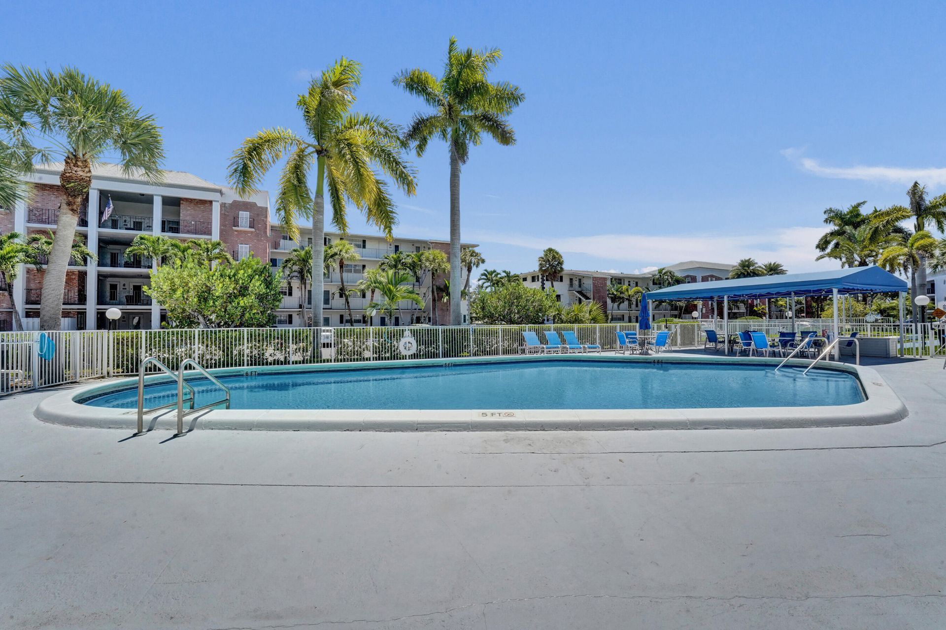 455 Paradise Isle Boulevard, Unit 305, Hallandale Beach, FL 33009 Photo