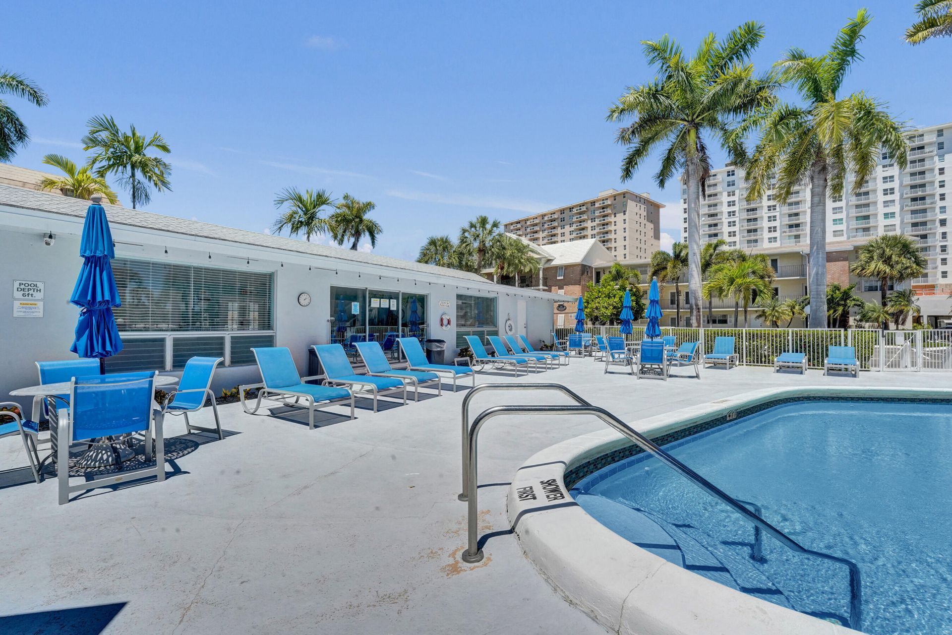 455 Paradise Isle Boulevard, Unit 305, Hallandale Beach, FL 33009 Photo