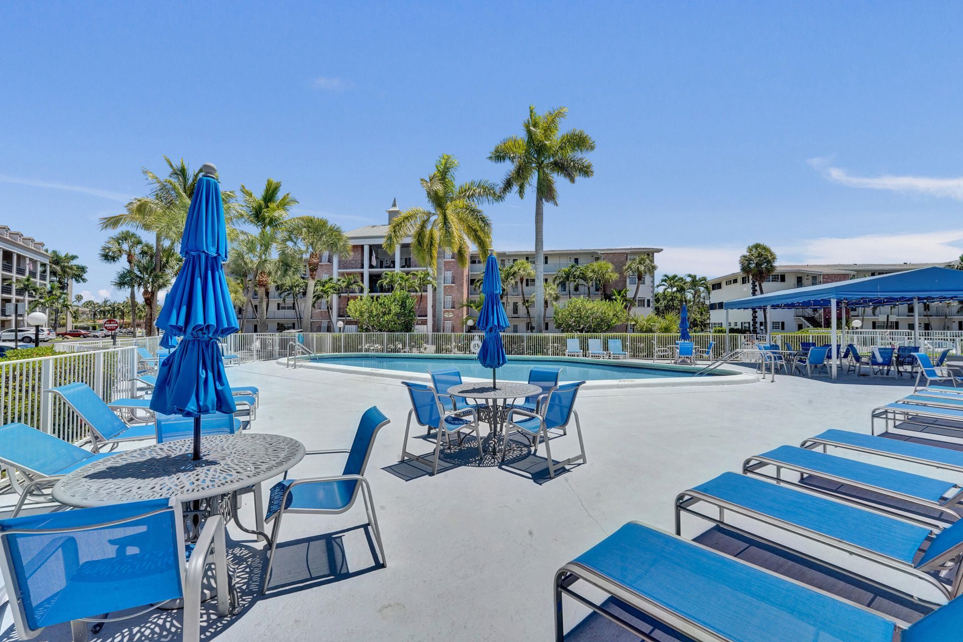 455 Paradise Isle Boulevard, Unit 305, Hallandale Beach, FL 33009 Photo