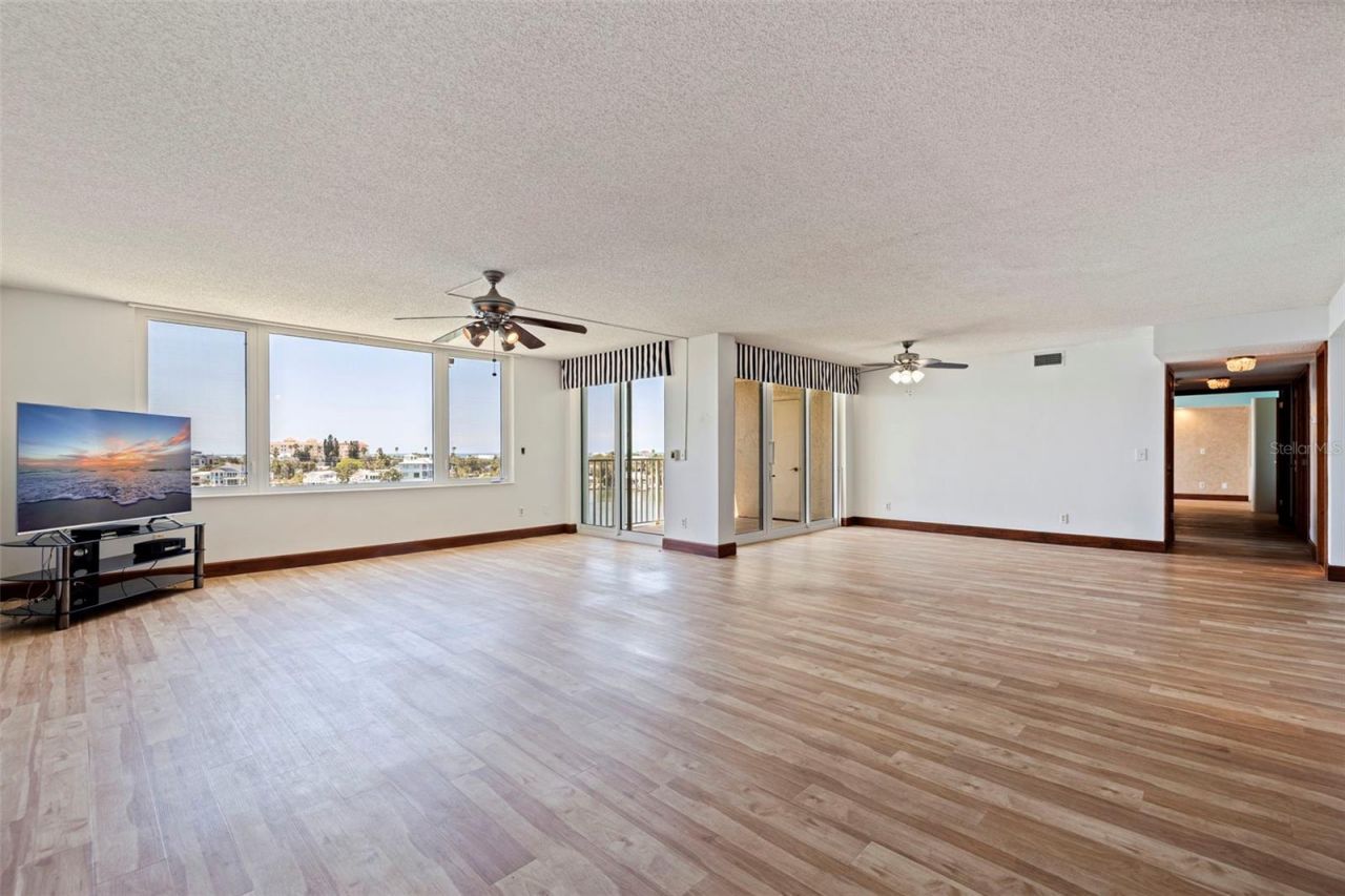 736 Island Way, Unit 504, Clearwater Beach, FL 33767 Photo