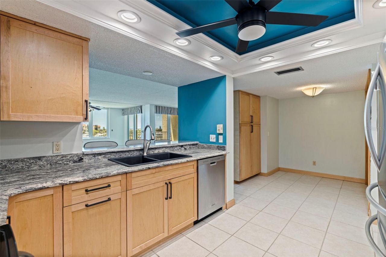 736 Island Way, Unit 504, Clearwater Beach, FL 33767 Photo