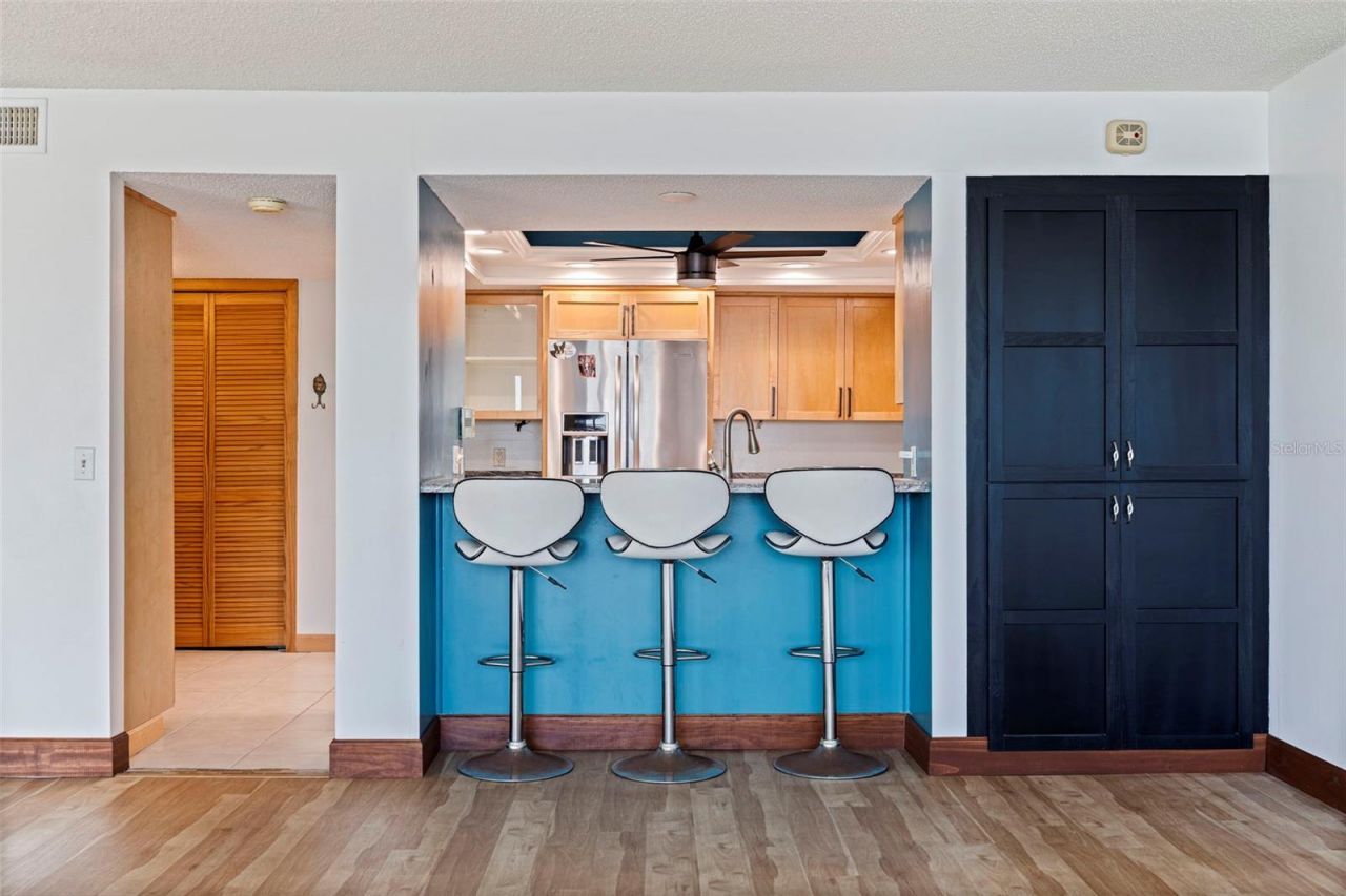 736 Island Way, Unit 504, Clearwater Beach, FL 33767 Photo