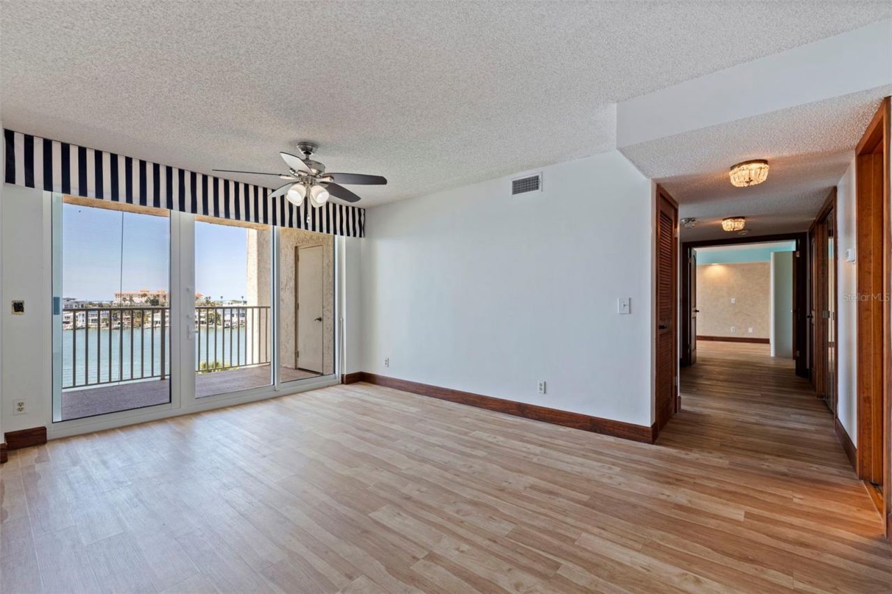 736 Island Way, Unit 504, Clearwater Beach, FL 33767 Photo