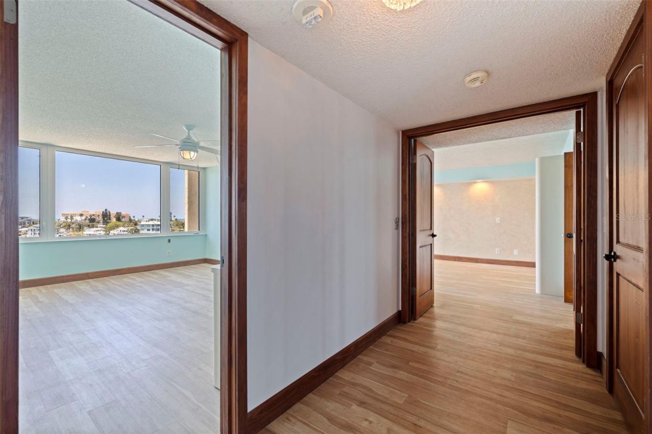 736 Island Way, Unit 504, Clearwater Beach, FL 33767 Photo
