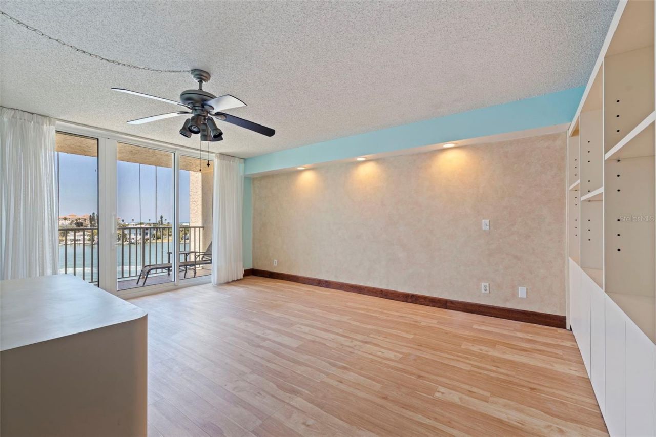 736 Island Way, Unit 504, Clearwater Beach, FL 33767 Photo