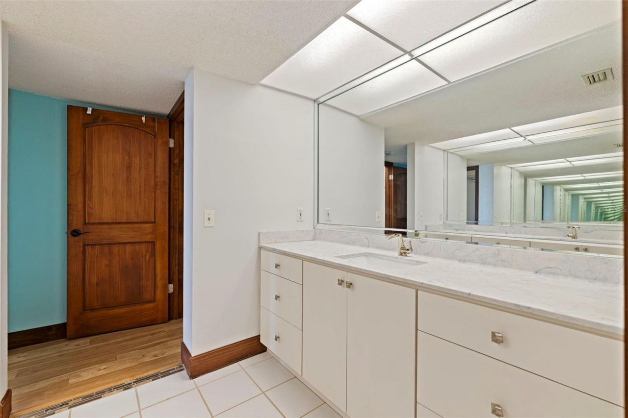 736 Island Way, Unit 504, Clearwater Beach, FL 33767 Photo