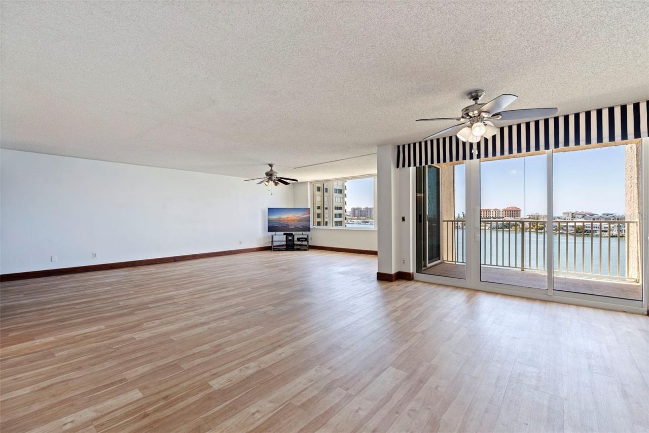 736 Island Way, Unit 504, Clearwater Beach, FL 33767 Photo