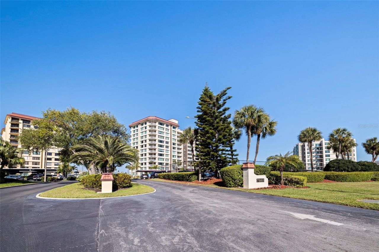 736 Island Way, Unit 504, Clearwater Beach, FL 33767 Photo
