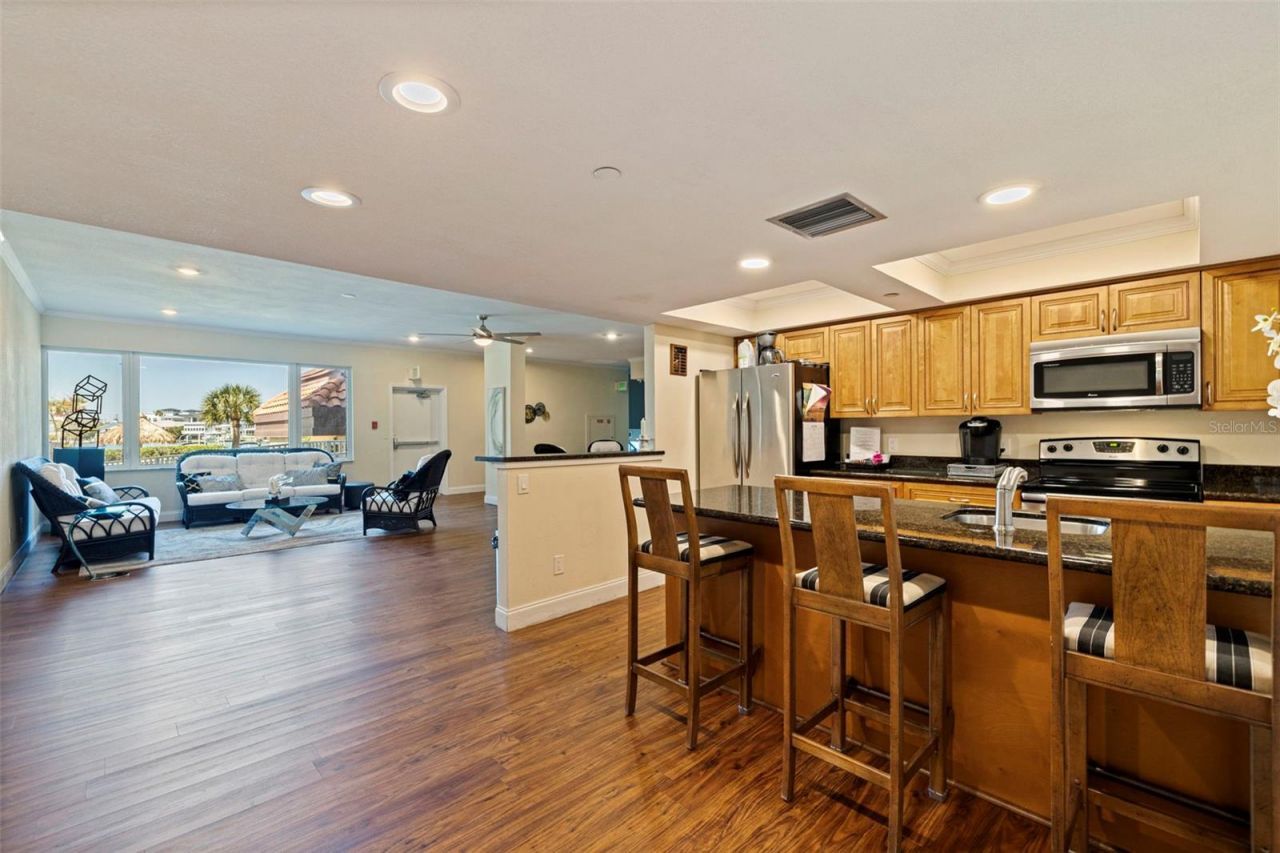 736 Island Way, Unit 504, Clearwater Beach, FL 33767 Photo