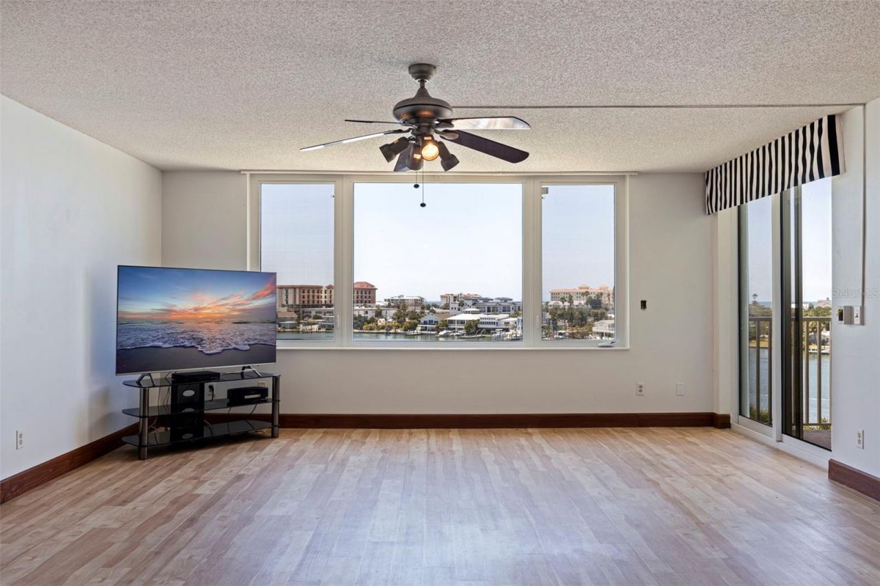 736 Island Way, Unit 504, Clearwater Beach, FL 33767 Photo