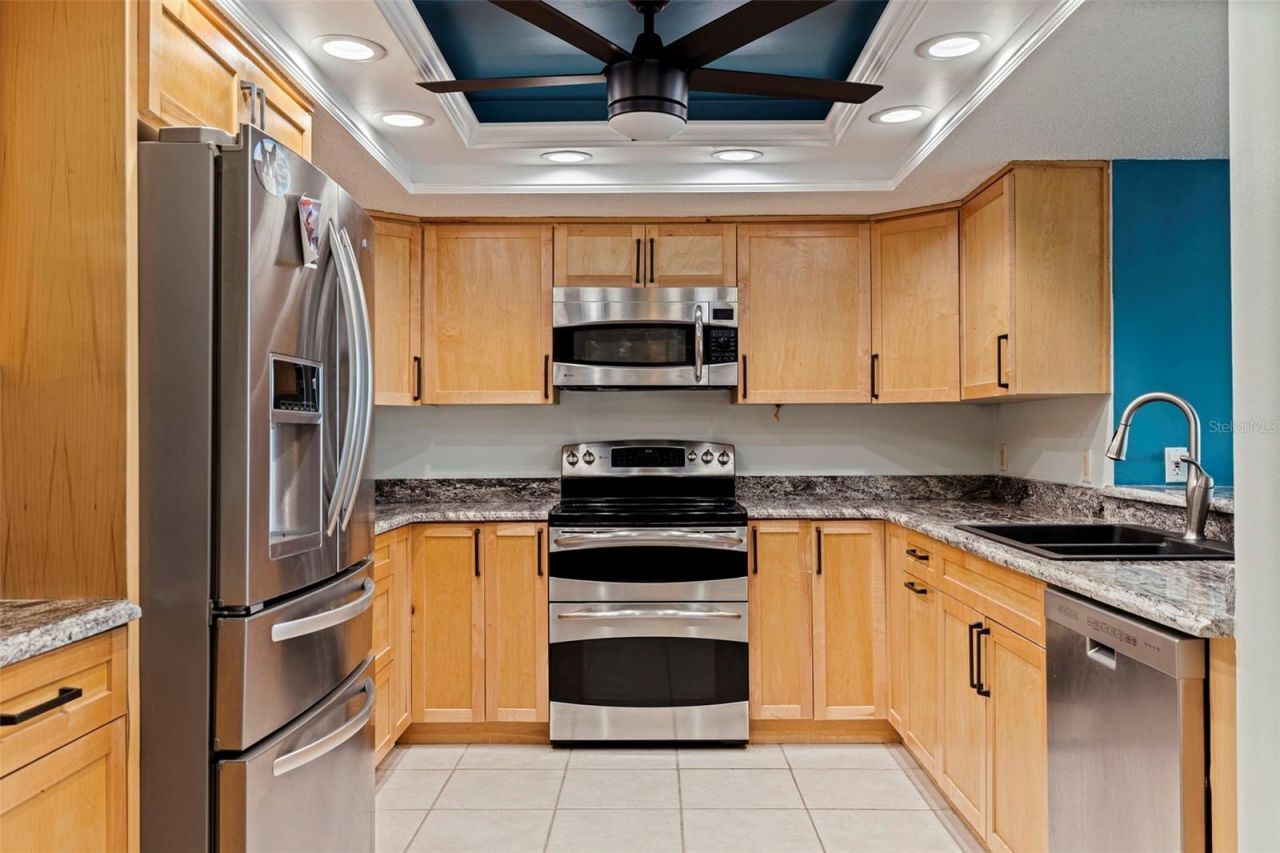 736 Island Way, Unit 504, Clearwater Beach, FL 33767 Photo