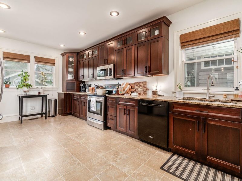 64 E Kelso Road, Columbus, OH 43202 Photo 13