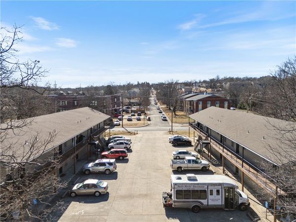 884 W Holly Street , Fayetteville, AR 72703