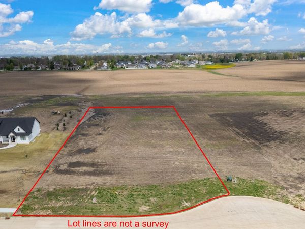 220 Ruby Court, Long Grove, IA 52756