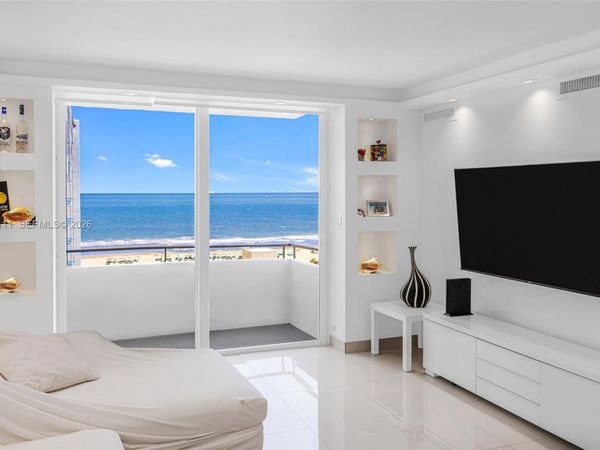 465 Ocean Dr , Unit 906, Miami Beach, FL 33139