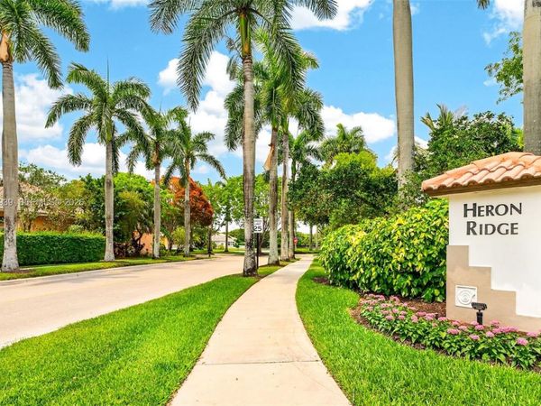 3928 Heron Ridge Ln, Weston, FL 33331