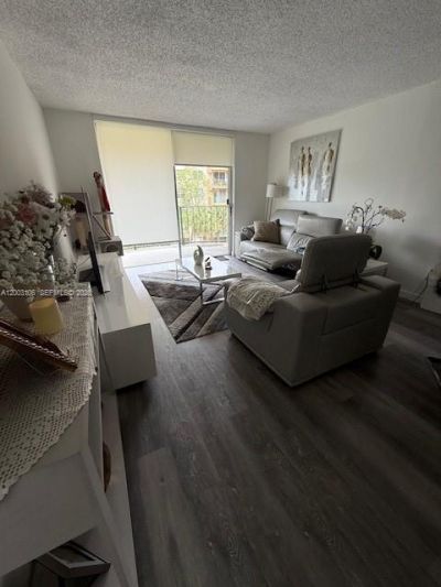 9350 Fontainebleau Blvd , Unit 413, Miami, FL 33172 Photo