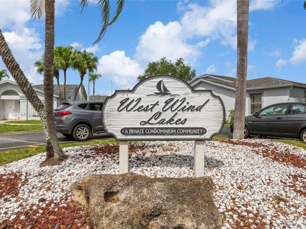 6696 SW 152nd Pl , Unit 27-96, Miami, FL 33193