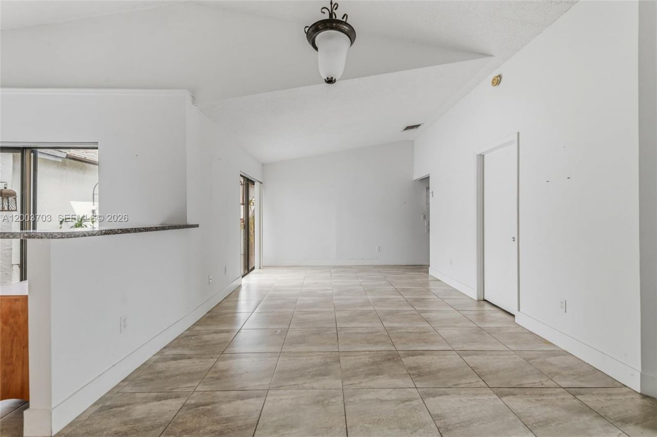 6696 SW 152nd Pl, Unit 27-96, Miami, FL 33193 Photo