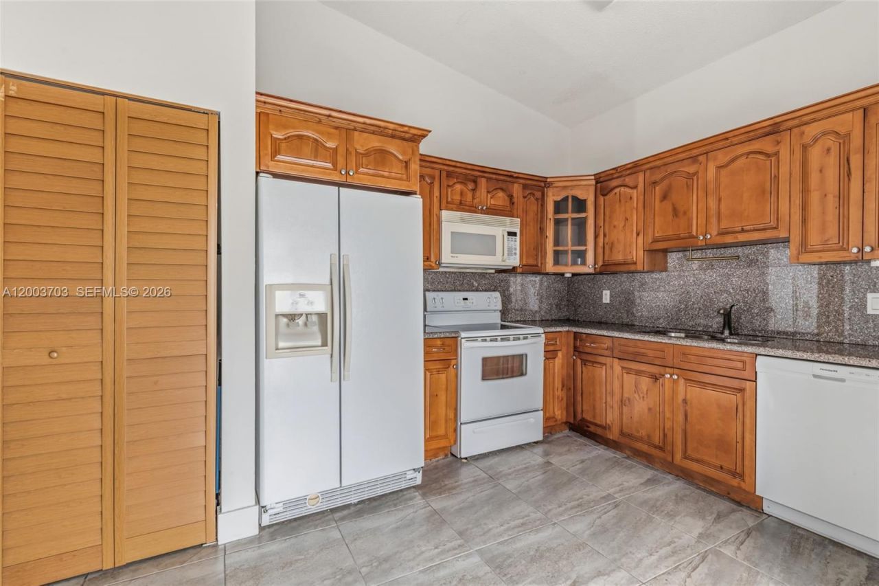 6696 SW 152nd Pl, Unit 27-96, Miami, FL 33193 Photo