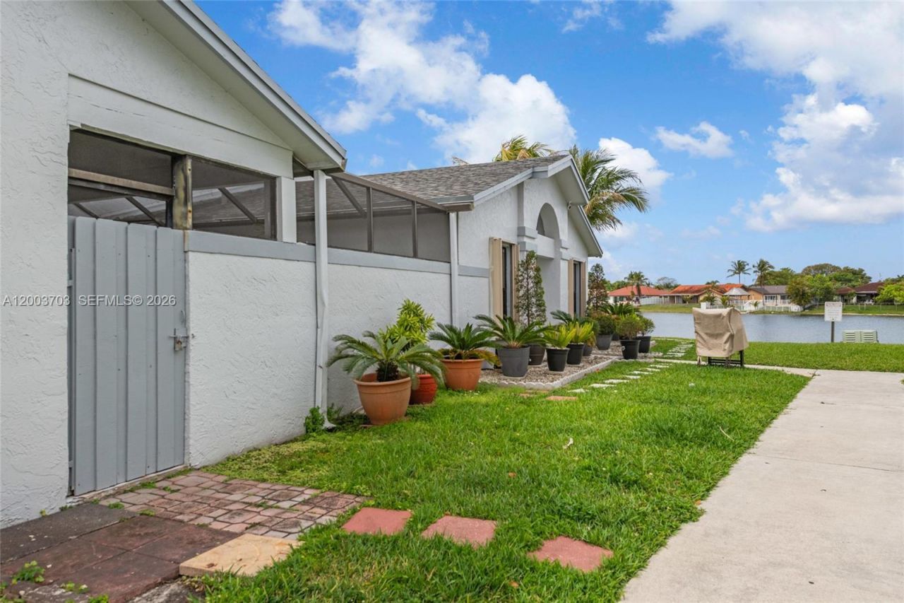 6696 SW 152nd Pl, Unit 27-96, Miami, FL 33193 Photo