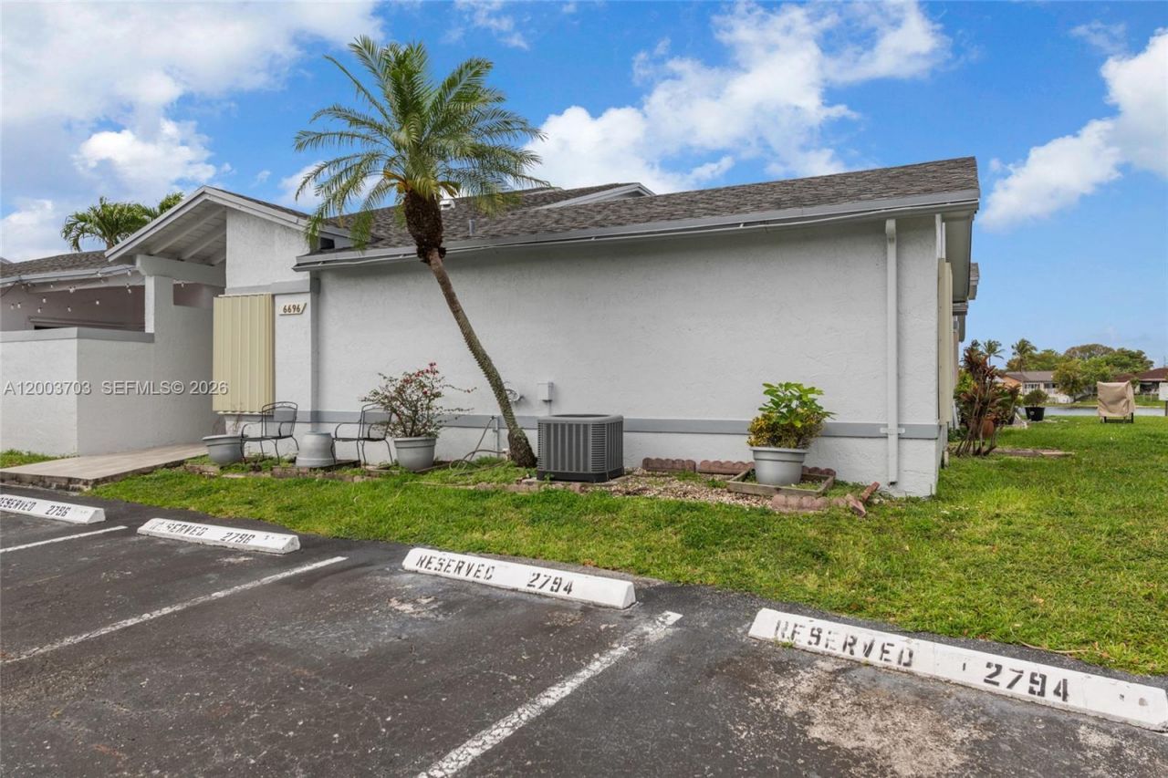 6696 SW 152nd Pl, Unit 27-96, Miami, FL 33193 Photo