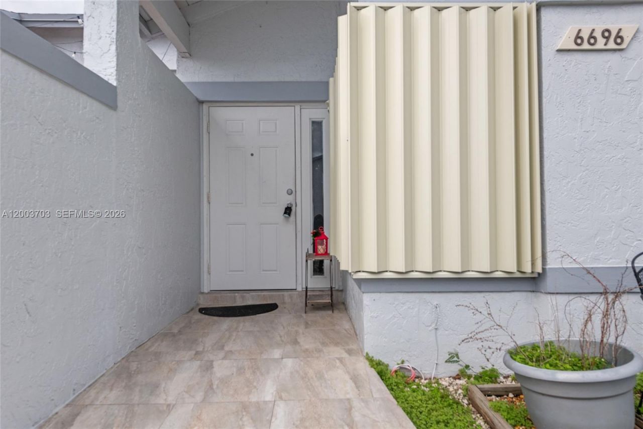 6696 SW 152nd Pl, Unit 27-96, Miami, FL 33193 Photo