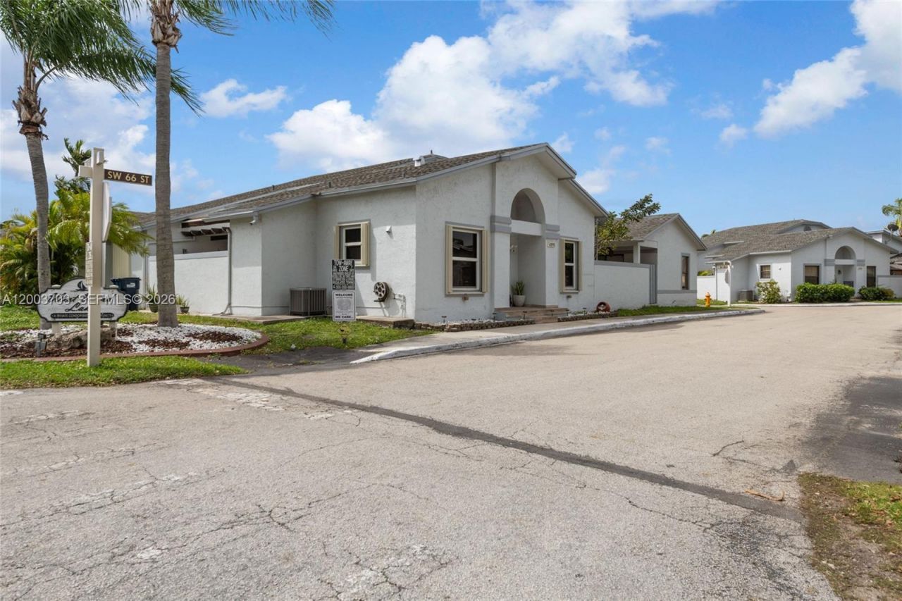 6696 SW 152nd Pl, Unit 27-96, Miami, FL 33193 Photo