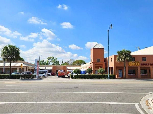 5870 SW 8th St , West Miami, FL 33144