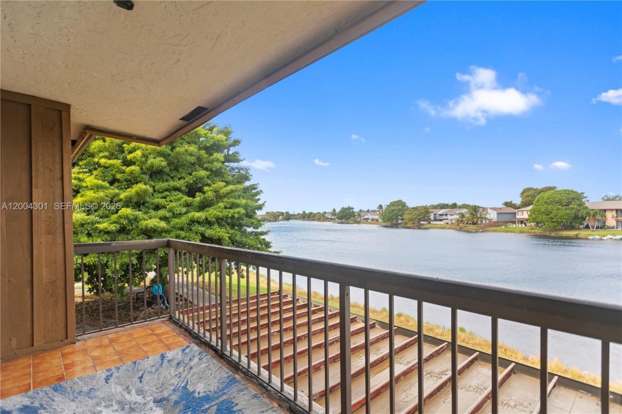 6745 NW 169th St, Unit G, Hialeah, FL 33015 Photo