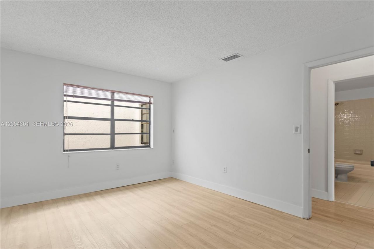 6745 NW 169th St, Unit G, Hialeah, FL 33015 Photo