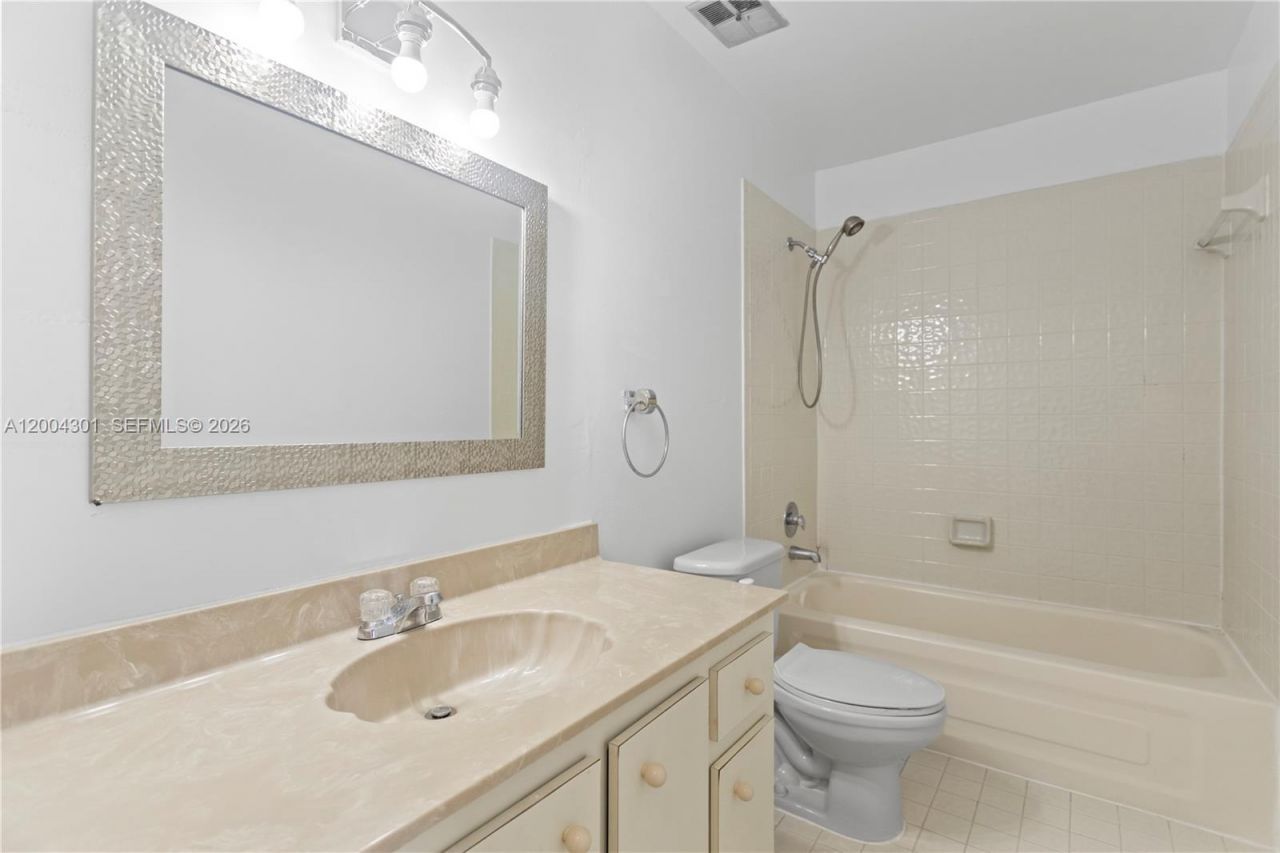 6745 NW 169th St, Unit G, Hialeah, FL 33015 Photo