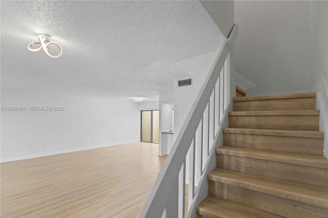 6745 NW 169th St, Unit G, Hialeah, FL 33015 Photo