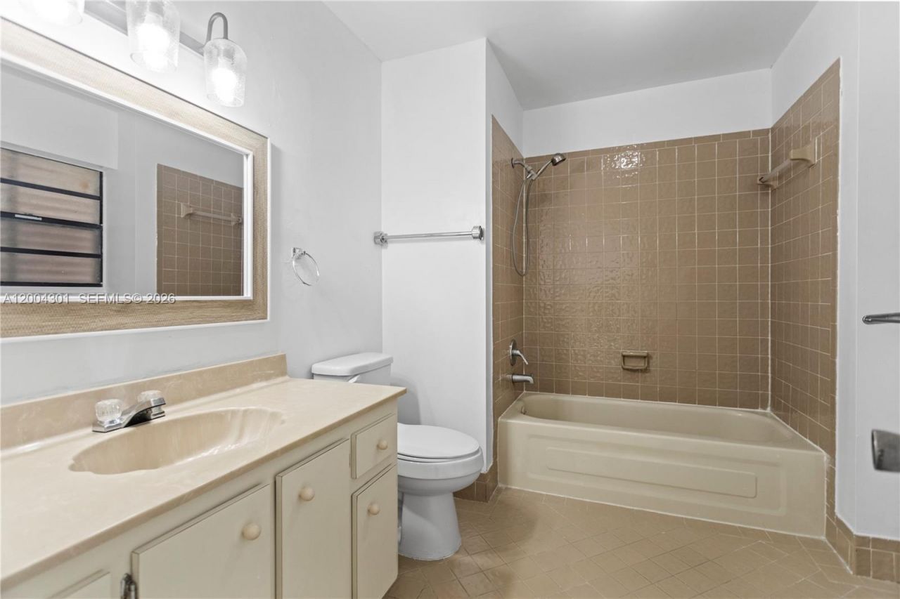 6745 NW 169th St, Unit G, Hialeah, FL 33015 Photo