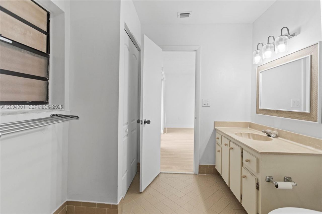 6745 NW 169th St, Unit G, Hialeah, FL 33015 Photo