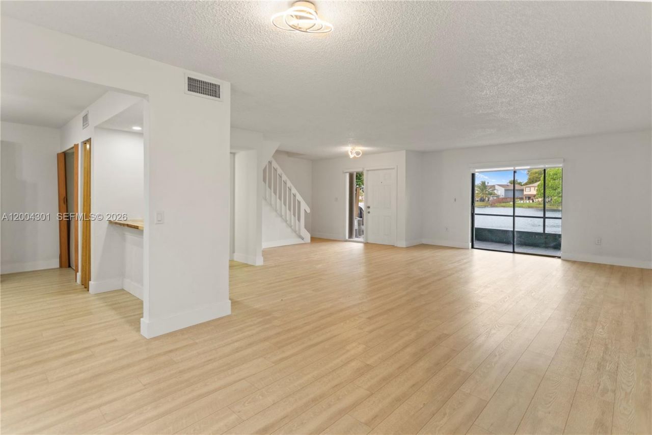 6745 NW 169th St, Unit G, Hialeah, FL 33015 Photo