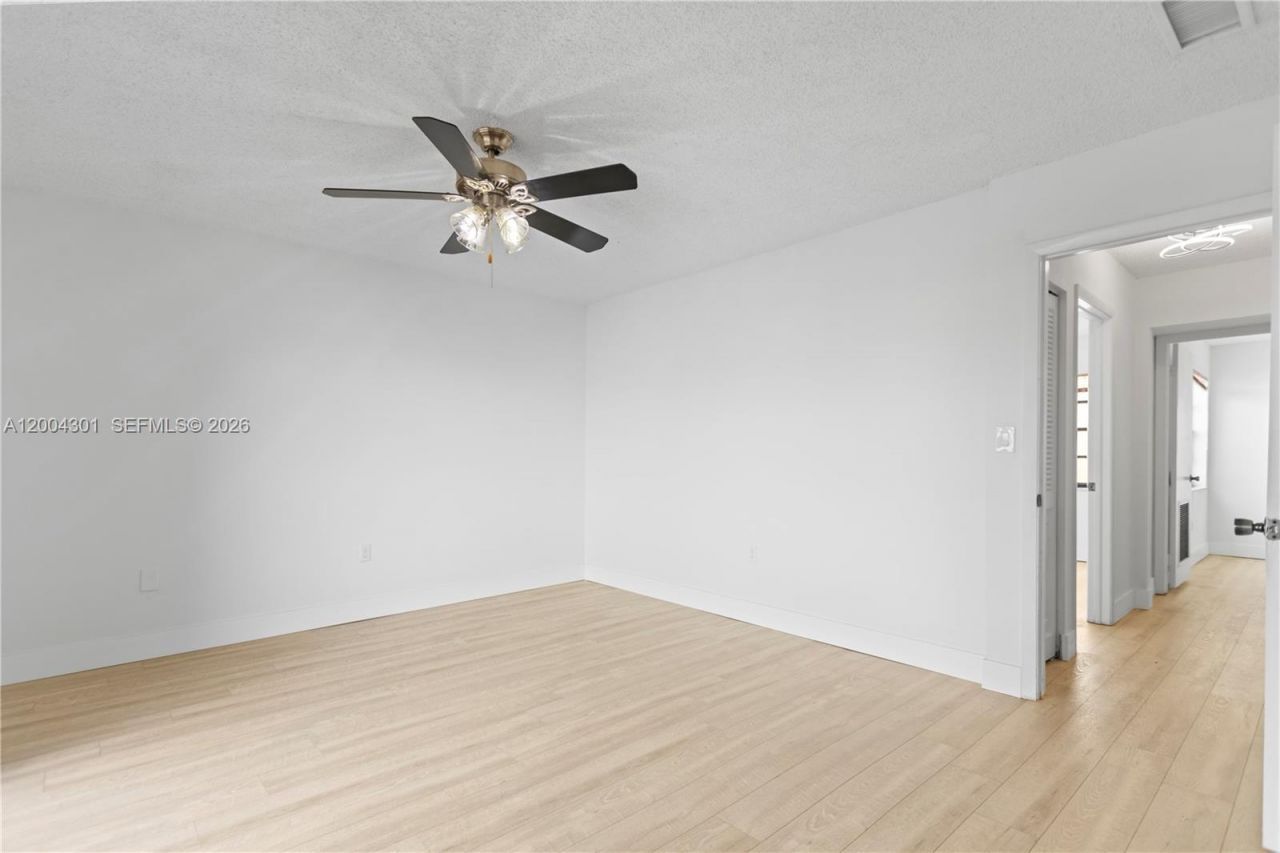 6745 NW 169th St, Unit G, Hialeah, FL 33015 Photo