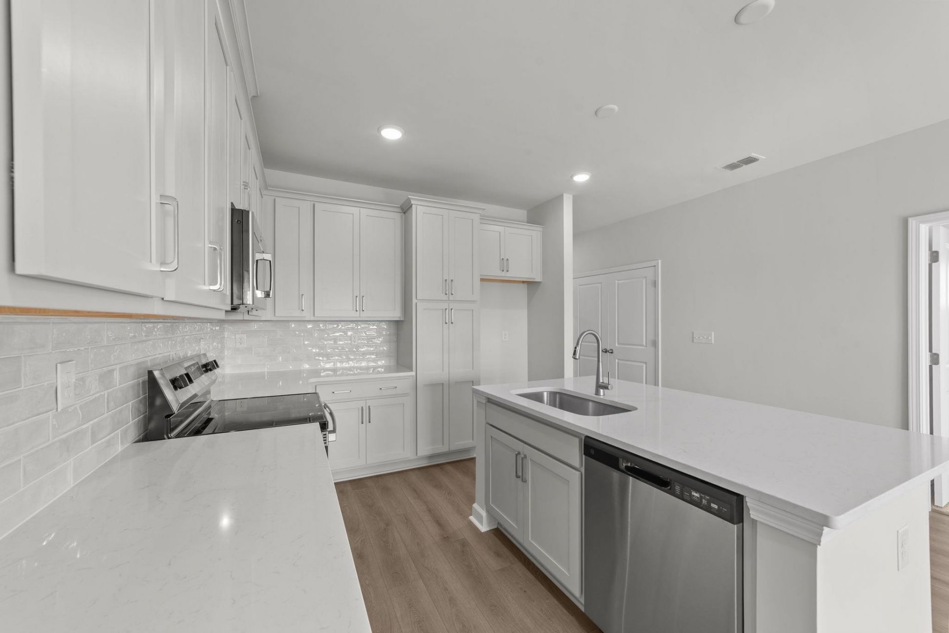 716 Ebb Tide Rd. Photo 9