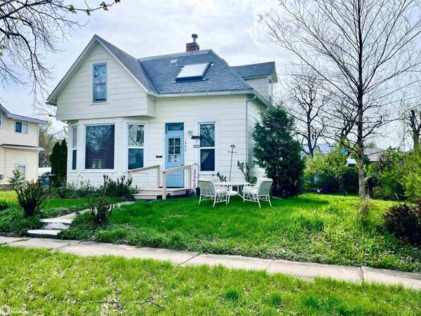 302 S Court Street, Fairfield, IA 52556