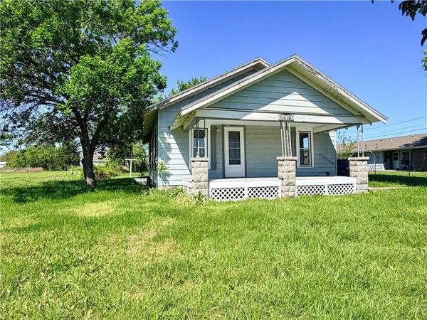 1418 N Cottonwood Street, Iola, KS 66749