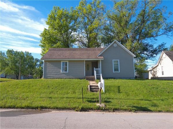 701 W Peoria Street, Paola, KS 66071