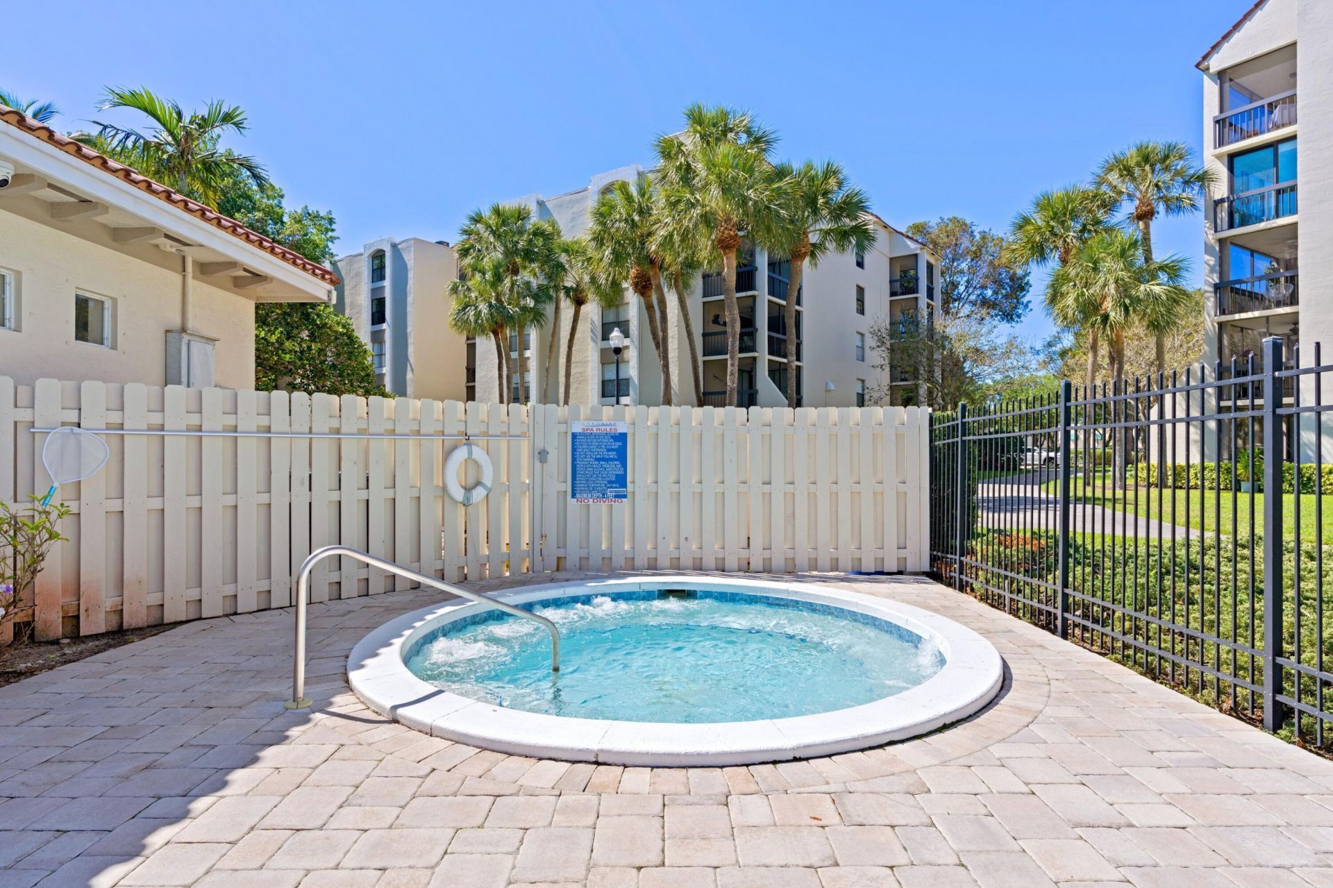 820 Lavers Circle, Unit G403, Delray Beach, FL 33444 Photo