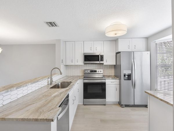 185 SW 3rd Street, Pompano Beach, FL 33060