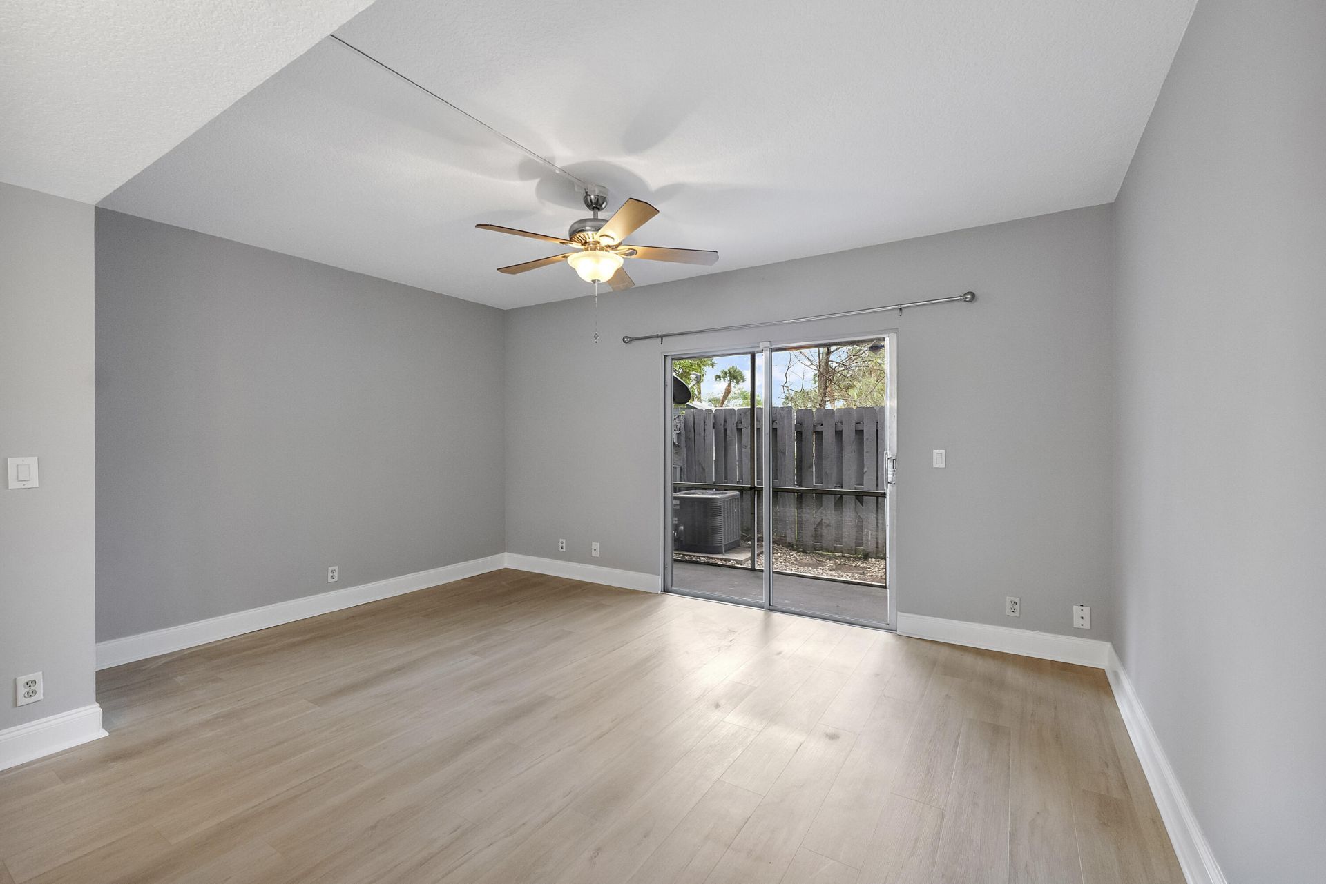 185 SW 3rd Street, Pompano Beach, FL 33060 Photo